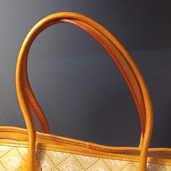 Dooney and Bourkesignaturetote